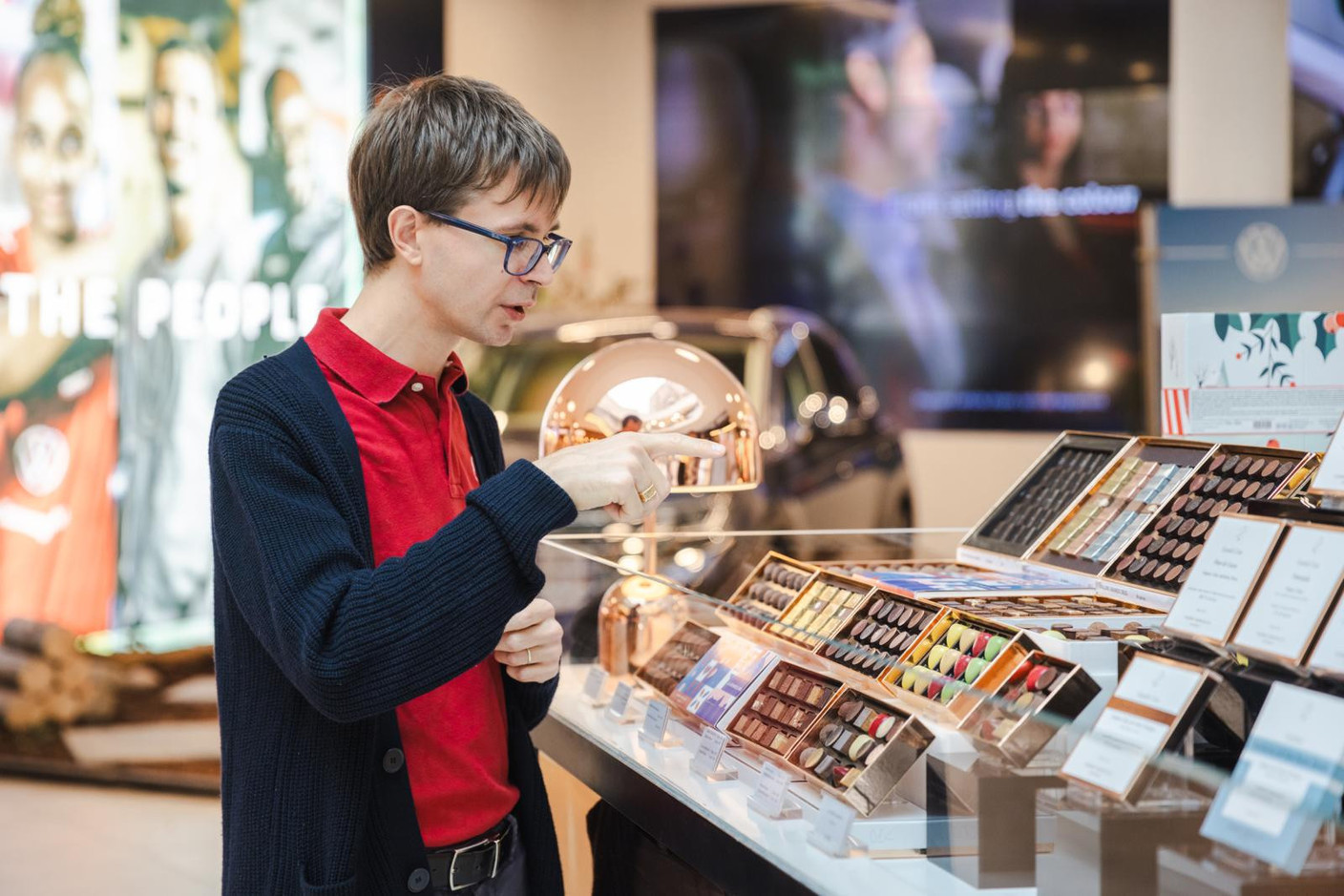 Yohann Le Bihan de passage chez le chocolatier Pierre Marcolini dans le Shopping Center Cloche d’Or.  Romain Gamba, Maison Moderne