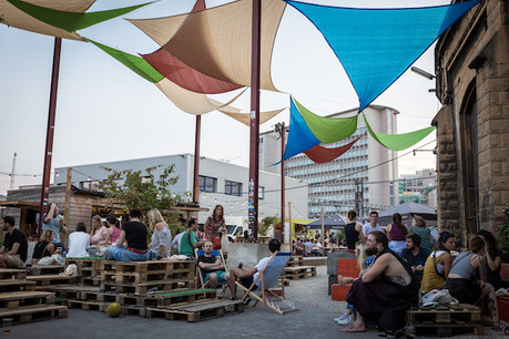 La terrasse des Rotondes accueille une partie de la programmation des Congés Annulés. (Photo: LetsPicsAboutit)