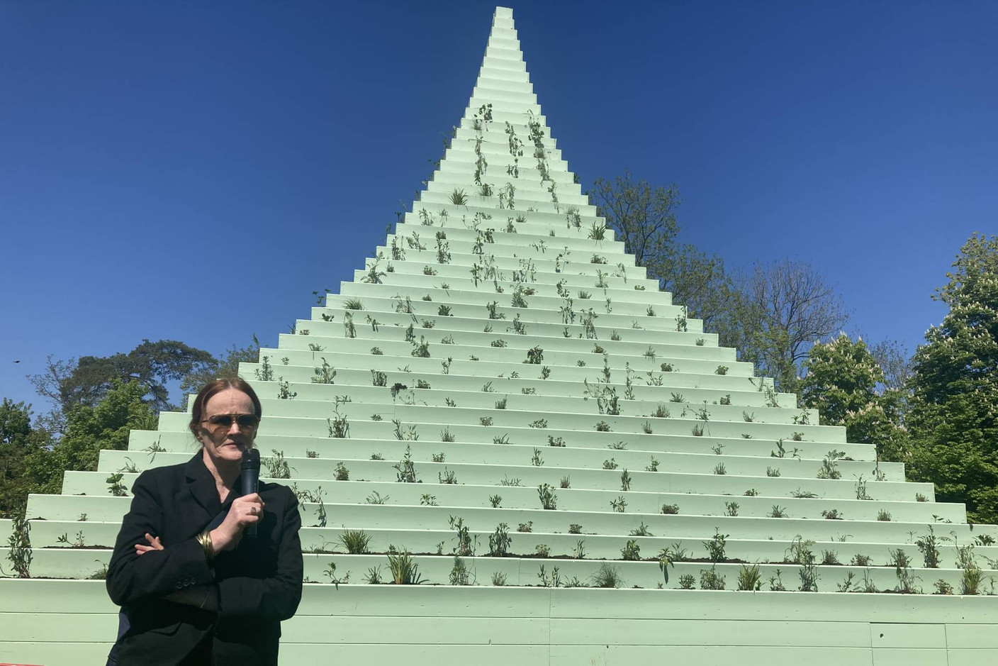 «The Living Pyramid» est une œuvre d’Agnes Denes et installée grâce à la collaboration du Mudam.  (Photo: Céline Coubray)