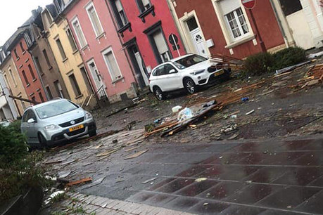 Les dégâts sont très importants. De nombreux véhicules ont notamment été endommagés. (Photo: Facebook / Paola Bourquel-Vivani)