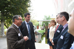 Patrick Schnell (Total Luxembourg), Lex Delles (Ministre des Classes moyennes et du Tourisme) et le comité exécutif de Total Luxembourg (Photo: Total Luxembourg)