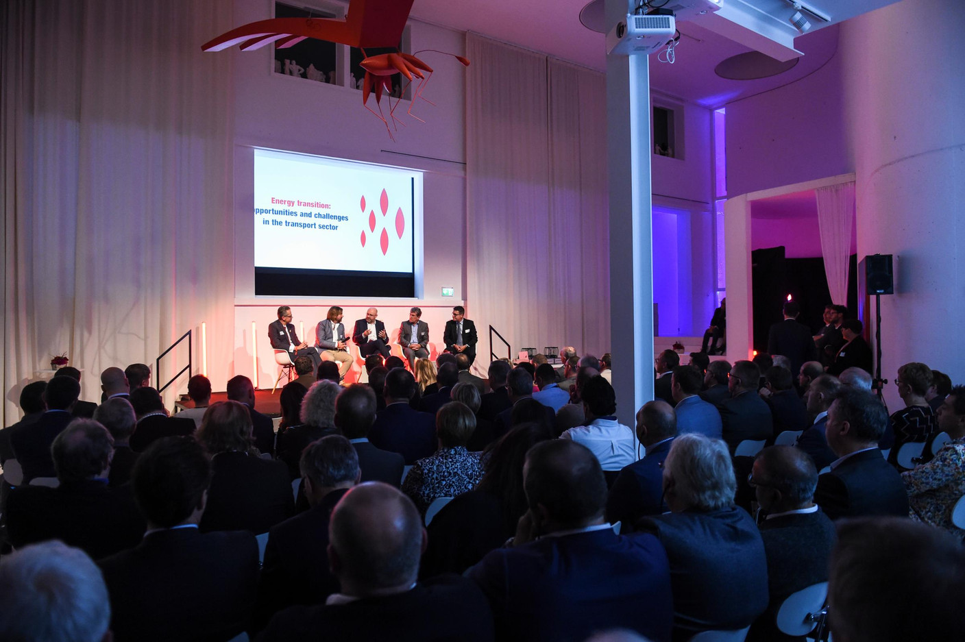 Table ronde sur le thème: «Energy transition: opportunities and challenges in the transport sector» (Photo: Total Luxembourg)