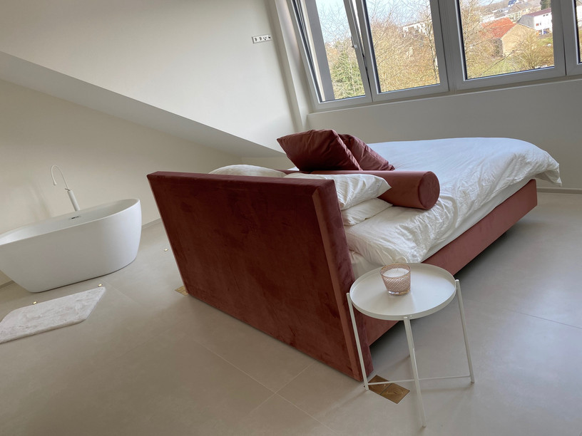 A hotel-style bedroom in the Mamer home built by Jane Exall-Phillips and her husband. Photo: Jane Exall-Phillips