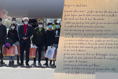 Le ministre Jean Asselborn avait accueilli en personne les 12 enfants lors de leur arrivée au Luxembourg. (Photos: SIP/Jean-Christophe Verhaegen, Jean Asselborn/Facebook)