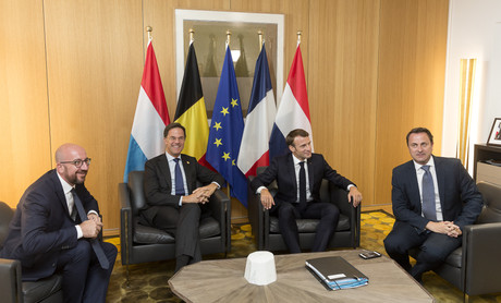 Xavier Bettel était notamment présent à la réunion extraordinaire du Conseil européen à Bruxelles ce dimanche, ici aux côtés de Charles Michel, Premier ministre de Belgique, Mark Rutte, Premier ministre des Pays-Bas, ainsi qu’Emmanuel Macron, président de la République française. (Photo: SIP/Thierry Monasse)