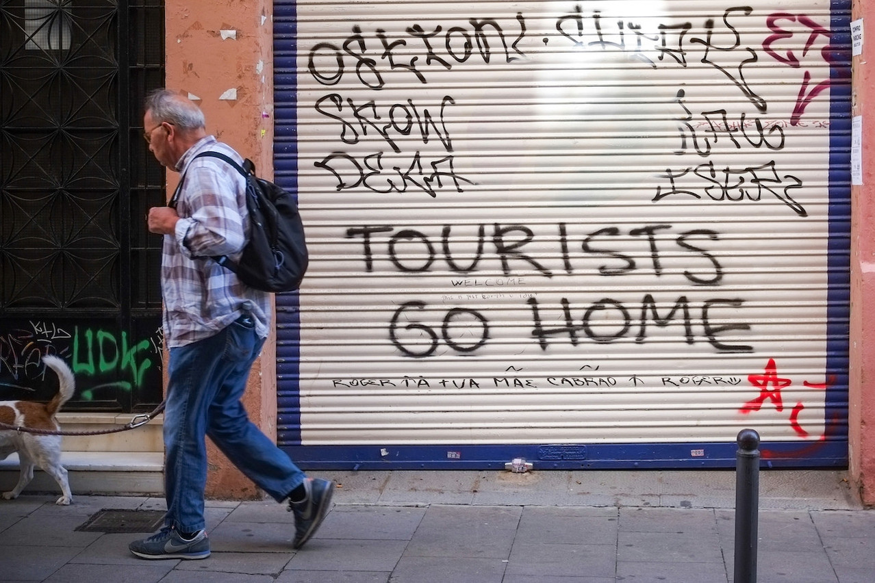 After tensions in Barcelona, the Spanish government has taken action to and contain the development of tourism brought about by booking platforms. Photo: Shutterstock