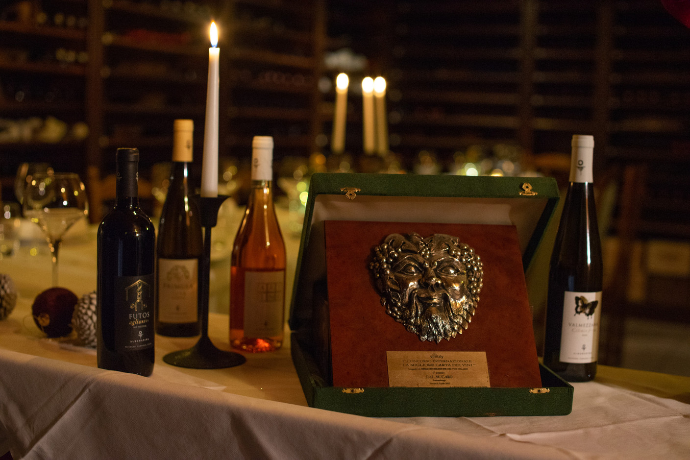 Le cadre du restaurant, traditionnel,  met en valeur les valeurs de son fondateur Mario Notaroberto mais devrait être rafraichi à moyen terme par son fils Livio, qui a repris les rennes il y a quelques années.   Maison Moderne