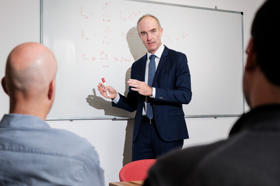 “Twenty years ago, clients did not notice high fees given the higher level of interest rates,” said Joël Wagner, a professor of actuarial science at HEC Lausanne, during an interview in autumn 2025.  Photo: Patricia Pitsch