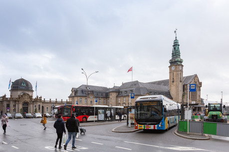 Il y aura moins de bus en ville à certaines heures à partir de lundi. (Photo: Romain Gamba /Maison Moderne)