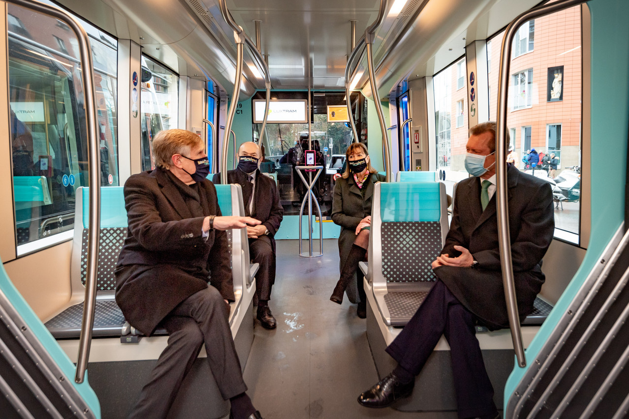 L’extension du tram a été inaugurée ce dimanche en présence du Grand-Duc Henri, de la bourgmestre de la capitale, Lydie Polfer, du ministre de la Mobilité, François Bausch, et du directeur de Luxtram, André Von der Marck. (Photo: Nader Ghavami / Maison Moderne)