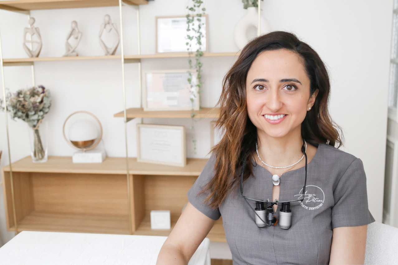 Un beau sourire renforce la confiance en soi et le bien-être, et la dentisterie numérique garantit la précision de l’esthétique et de la fonctionnalité. (Photo: Cabinet dentaire Asya Petrova)