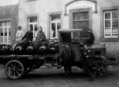 Tout au long de ses 100 années d’existence, la flotte de véhicules de Wallenborn ainsi que ses services n’ont cessé d’évoluer. Crédit: Wallenborn