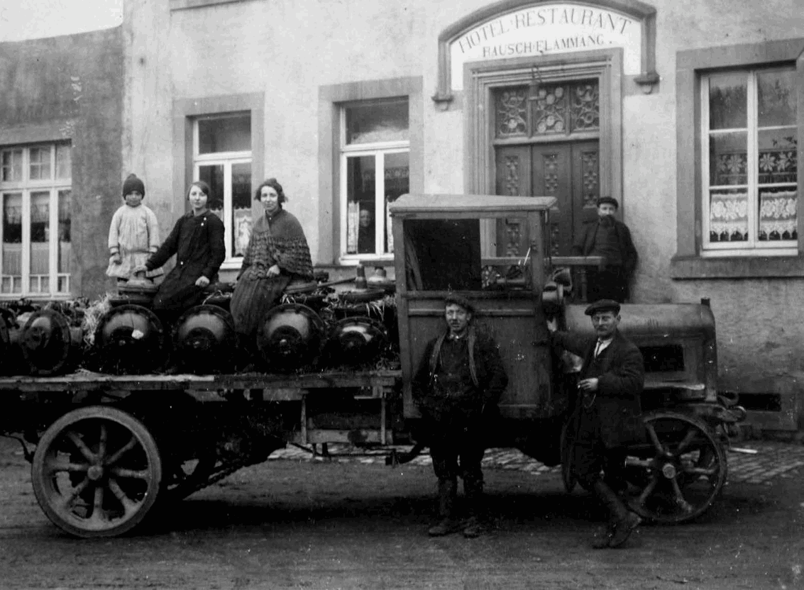 Tout au long de ses 100 années d’existence, la flotte de véhicules de Wallenborn ainsi que ses services n’ont cessé d’évoluer.  Crédit: Wallenborn