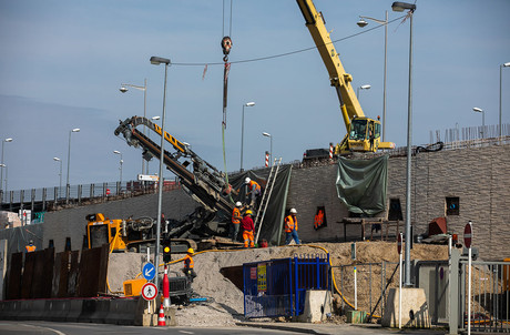 Sous des conditions strictes, les ouvriers pourraient retourner sur les chantiers la semaine prochaine. (Photo: Matic Zorman/Maison Moderne/archives)
