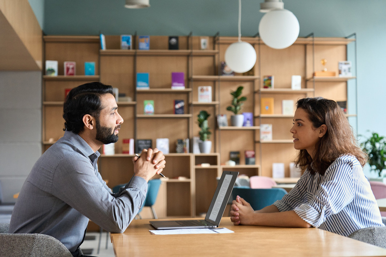6% des travailleurs actifs interrogés par Jobs.lu sont sollicités une fois par semaine pour une nouvelle opportunité. 32% le sont même à plusieurs reprises. (Photo: Shutterstock)