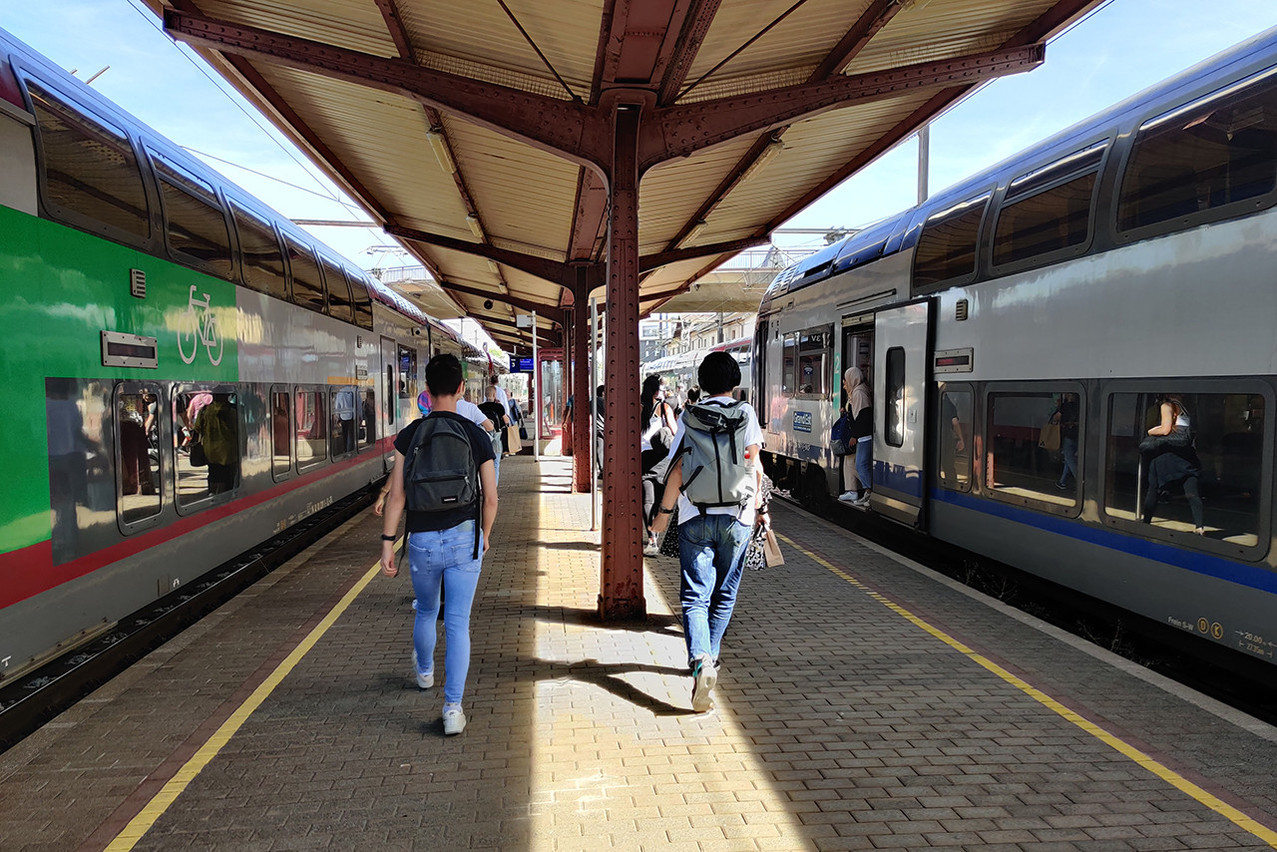 Les usagers ont finalement pu prendre des trains CFL à partir de 8h ce lundi matin pour effectuer le trajet Bettembourg-Luxembourg. Perturbé par de nombreux retards. (Photo: Christophe Lemaire/Maison Moderne)