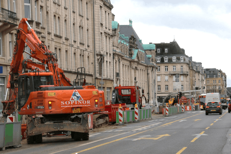Les chantiers du tram sont eux aussi à l’arrêt à compter de ce vendredi. (Photo: Luxtram / Capture d'écran)