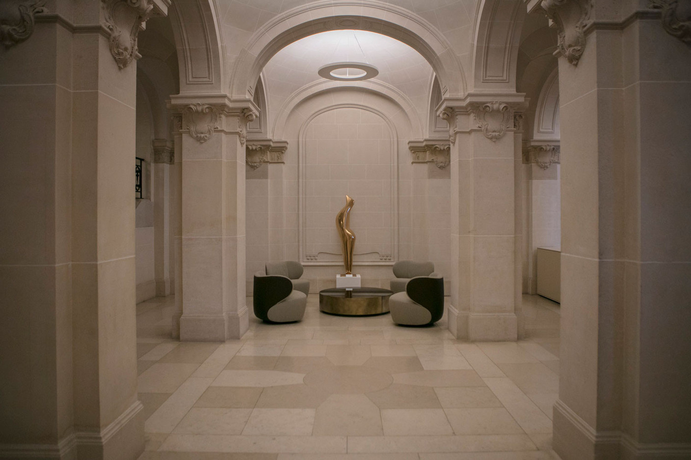 Le mobilier contemporain et l’art complètent l’architecture ancienne. (Photo: Maison Moderne/archives)