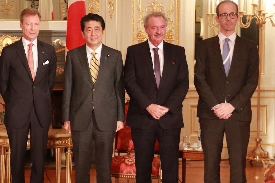 Shinzo Abe welcomed Grand Duke Henri and foreign minister Jean Asselborn (second right) when they visited Japan in October 2019. Photo: MAEE