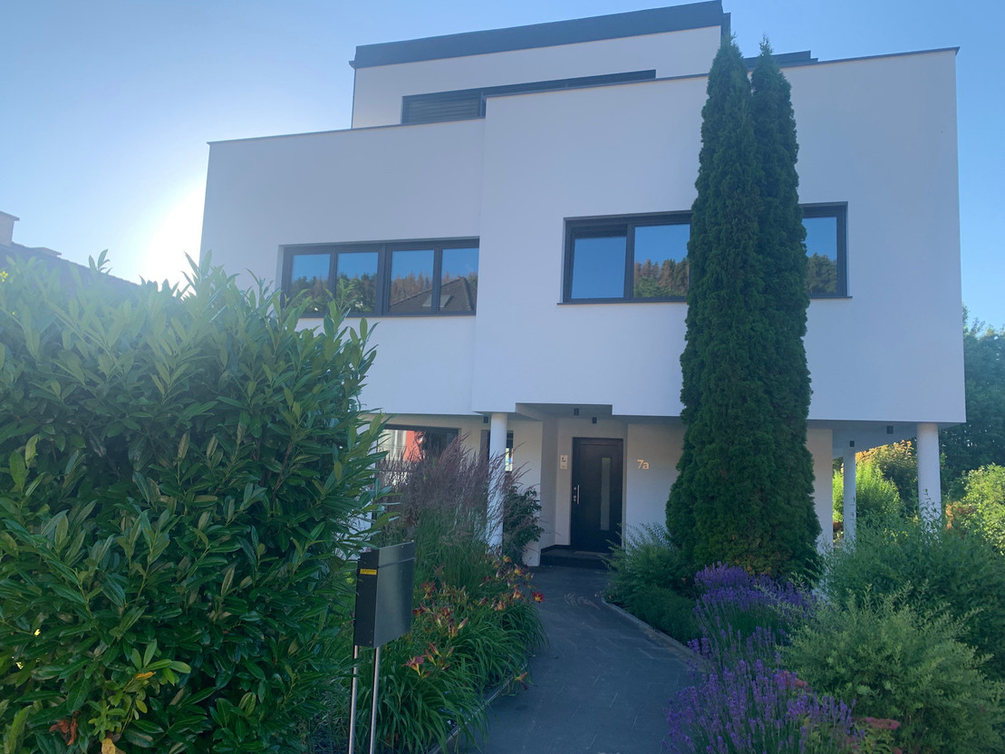 This home in Ernster underwent a total makeover and significant expansion between 2019 and 2021. Photo provided by Batipol