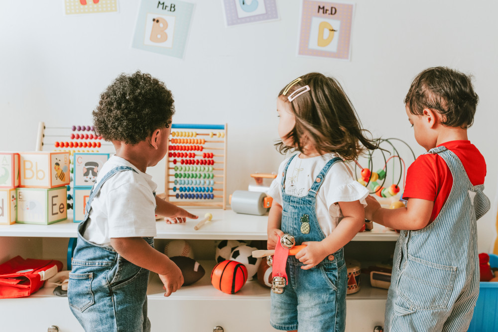 Young children playing with educational toys (Photo: Copyright (c) 2018 Rawpixel.com/Shutterstock.)