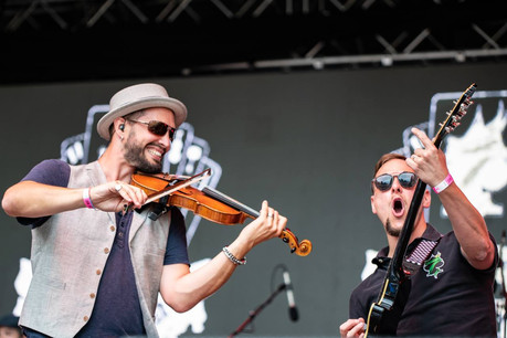 Le groupe punk folk Schëppe Siwen sur la scène du festival e-Lake en 2018. (Photo: Paradox 8)