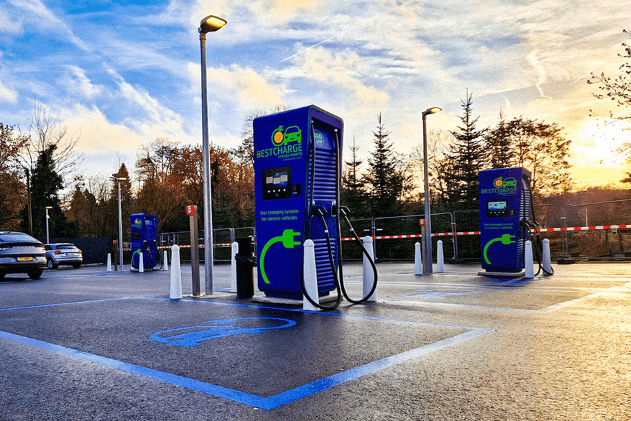Nouveau hub de recharge ultra-rapide Bestcharge derrière la station Esso à Echternach. (Photo: Laurent Cirelli, Petro-Center SA)