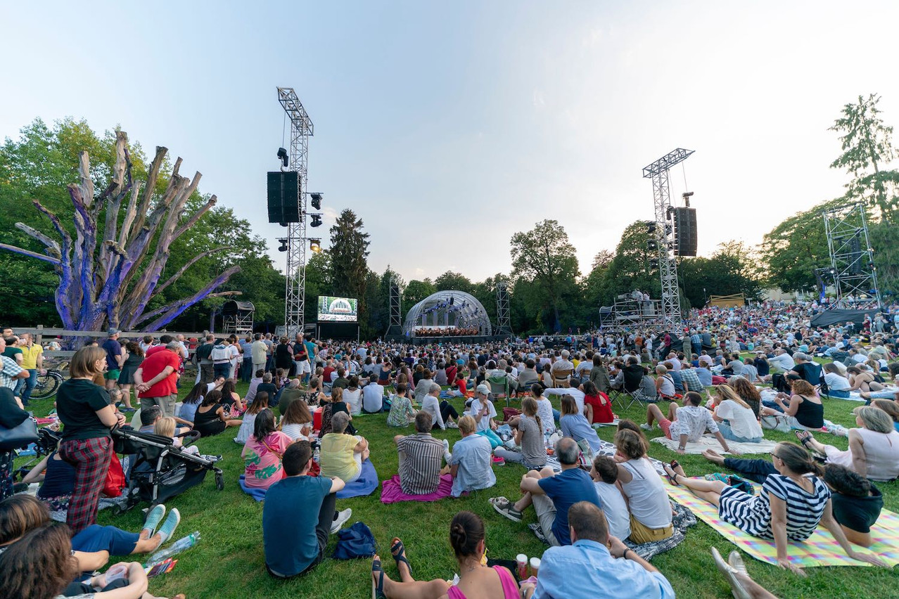 Le festival, qui se déroule en plein air, attire toujours un public nombreux. (Photo: Pro Musik / Simon Engelbert / Archives)