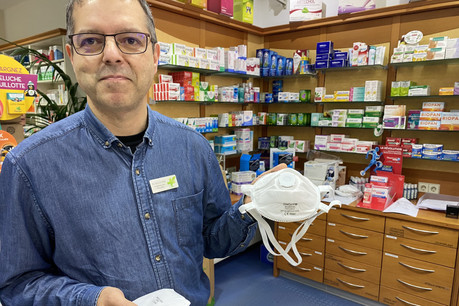 Cédric Degoutin, le responsable de la Pharmacie de la Liberté, a commencé à passer des coups de fil pour trouver des masques de protection il y a dix jours. Aujourd’hui, il est presque «sold out». (Photo: Paperjam)