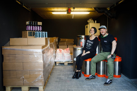 Alison Adams et Tom Hickey misent à présent de plus en plus sur la tendance cannettes pour promouvoir leur bière Twisted Cat. (Photo: Matic Zorman/Maison Moderne)