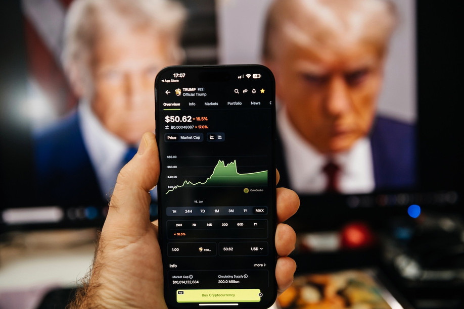 Donald Trump, who personally has his own cryptocurrency, wants to make the United States the world capital of stablecoins... backed by the dollar, to maintain the greenback’s hegemony over other currencies. Photo: Shutterstock
