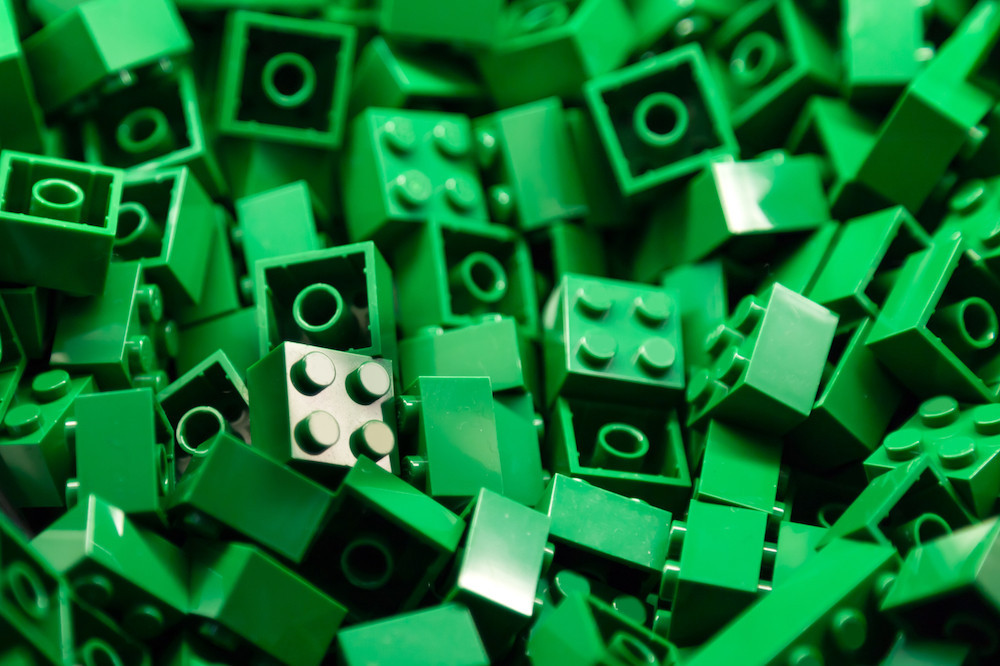 Avec Colruyt, Decathlon, L’Oréal et Renewd, le groupe Lego fait partie des toutes premières entreprises participant à la nouvelle initiative d’engagement en faveur de la consommation verte, lancée par la Commission européenne lundi 25 janvier. (Photo: Shutterstock)