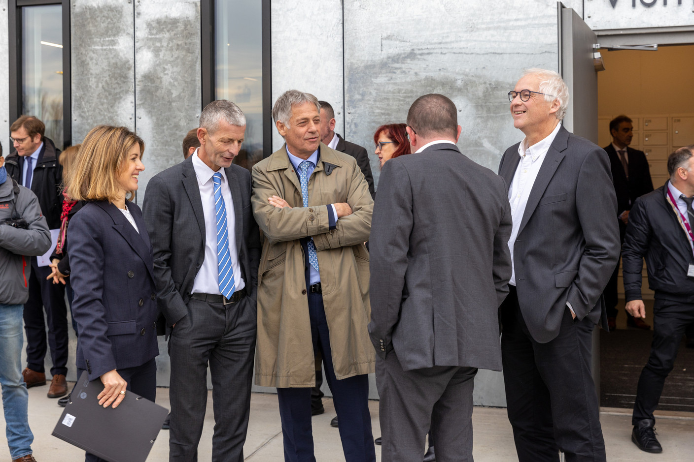 The minister of the interior, Henri Kox (Green party), as well as the team of the Public Buildings Administration, were present to welcome Grand Duke Henri. Photo: Romain Gamba/Maison Moderne