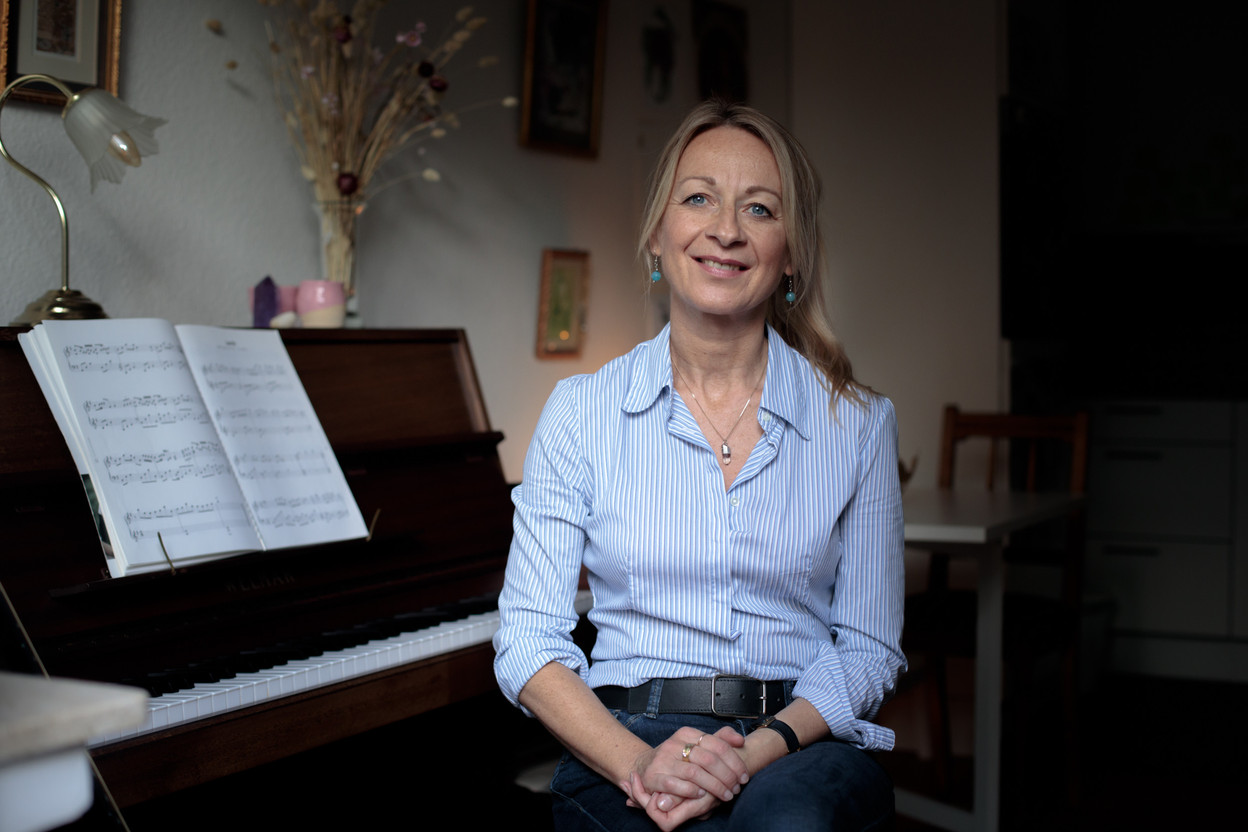 Denise Clarke is a UK-trained psychologist and psychotherapist, who is also the former vice-president of Koru, a non-profit peace building organisation based in Luxembourg. Matic Zorman / Maison Moderne