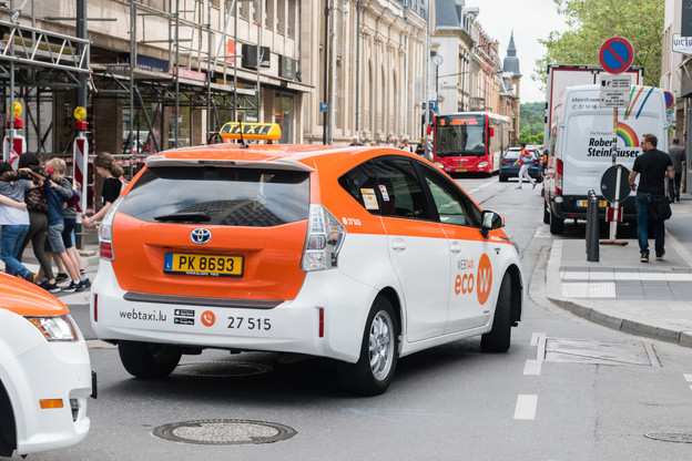 Selon l’ULC, «les frais de taxis varient entre 22,50€ et 45€ pour une distance de 10 kilomètres. L’incitation à utiliser un taxi n’a donc pas été augmentée». (Photo: Shutterstock)