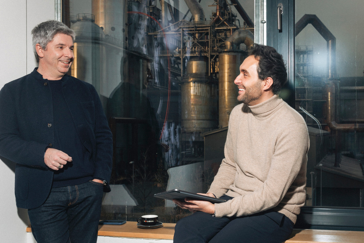 Moment d’échange entre Olivier Toth, CEO, et Mathieu Rosan, Head of Marketing, au coeur des réflexions qui animent la Rockhal. Julian Pierrot / Paperjam