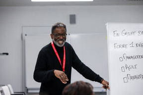 Guy Fabien (Agile Partner) during an Agile management training course on Monday 27 November 2023. Photo: Eva Krins / Maison Moderne