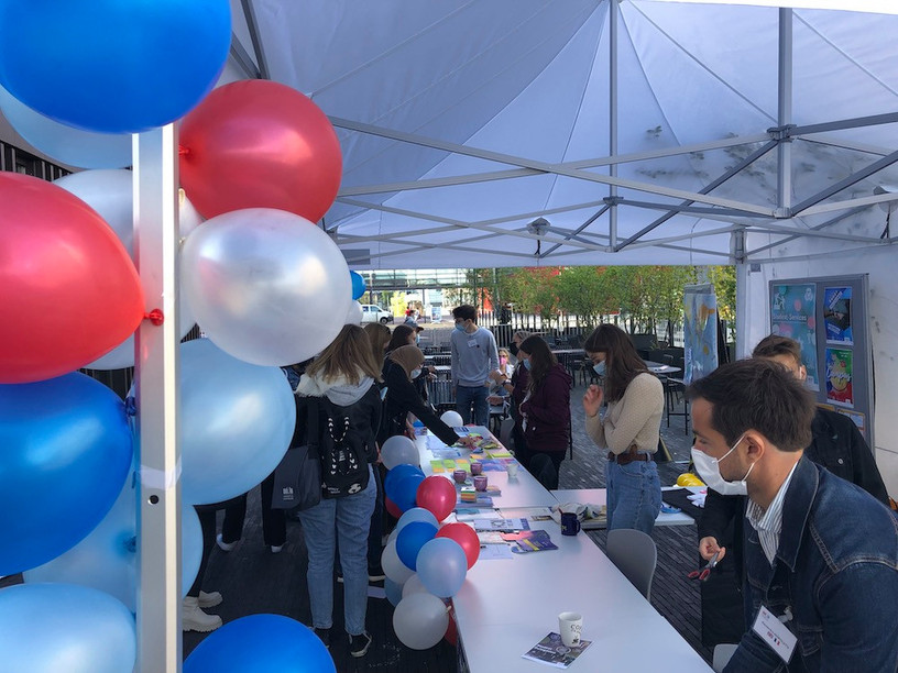 On Thursday, almost 900 new students discovered the University of Luxembourg’s Belval campus.  Photo: Paperjam