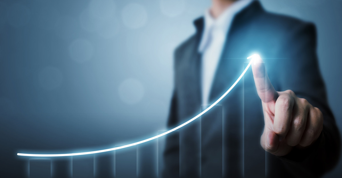 Universal-Investment continues development