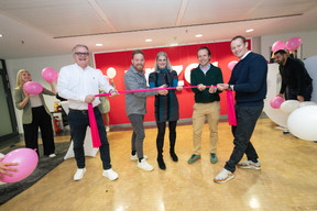 (de gauche à droite) Max Steiger, chief compliance officer, Marc Blumberg, managing director Luxembourg, Birgit Bucari-Kaiser, managing director Luxembourg, Jacob von Ingelheim, chief risk and transformation officer, et Robert Bueninck, CEO d'Unzer, lors de l'inauguration du bureau de Munsbach, lundi 25 novembre 2024. (Photo: Friedemann Hertrampf)