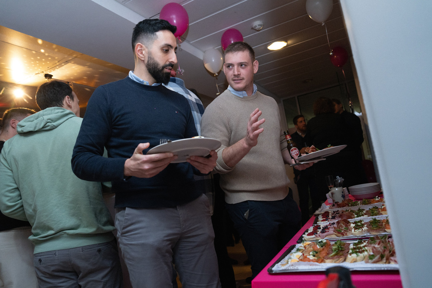 Les employés d’Unzer et les invités ont célébré l’ouverture du bureau de Munsbach, le 25 novembre 2024. (Photo: Friedemann Hertrampf)