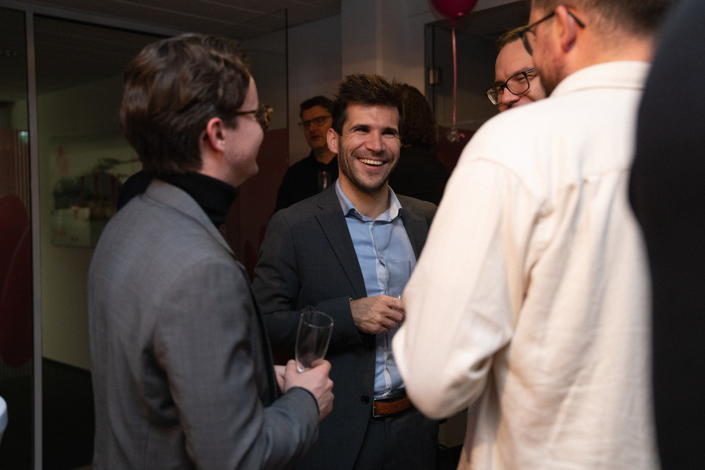 Employés d'Unzer et invités lors de l'inauguration du bureau de Munsbach le 25 novembre 2024. (Photo: Friedemann Hertrampf)