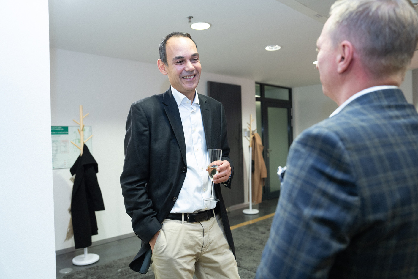 Les employés d’Unzer et les invités ont célébré l’ouverture du bureau de Munsbach, le 25 novembre 2024. (Photo: Friedemann Hertrampf)