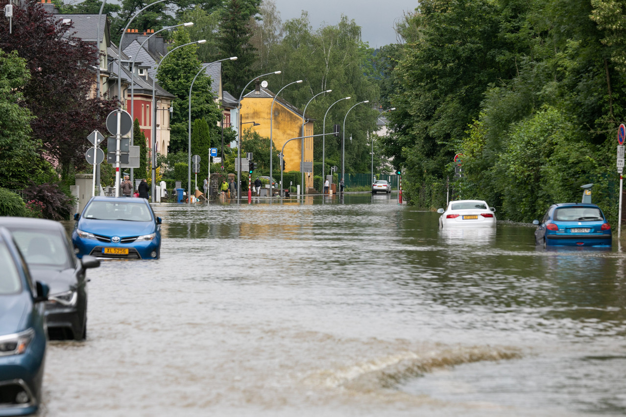 Rue de Beggen, la semaine passée: le niveau d’eau montait dangereusement. (Photo: Matic Zorman/Maison Moderne/Archives)