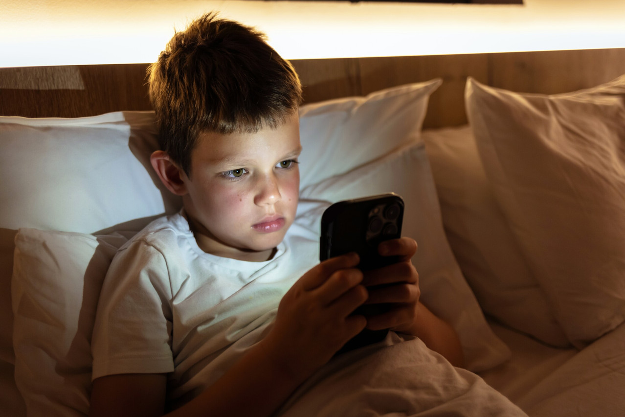Protecting minors online: with the ‘Kids Act’, the European Commission aims to regulate access to social media and limit the addictive features of these platforms. (Photo: Shutterstock)