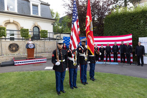 A group of US marines presented the flags. Photo: Romain Gamba/Maison Moderne