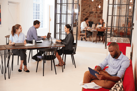 La crise actuelle n’apporte pas réellement de nouvelles méthodes de travail mais impose aux entreprises d’accélérer l’adoption de modes de travail préexistants Crédit: Cushman & Wakefield