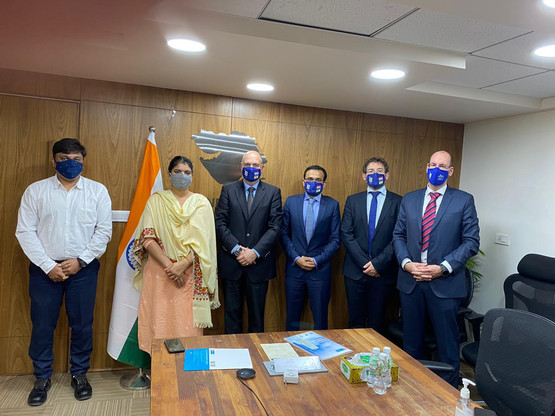 Moins d’un mois après le sommet virtuel Inde-Luxembourg, une délégation luxembourgeoise composée, entre autres, du CEO de B Medical Systems, Luc Provost (3e gauche), a mis le cap sur l’Inde à la mi-décembre pour conclure l’opération. (Photo: B Medical Systems)