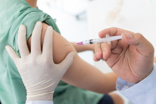 Le vaccin de Sanofi et Pfizer ne devrait pas être disponible avant fin 2021. (Photo: Shutterstock)