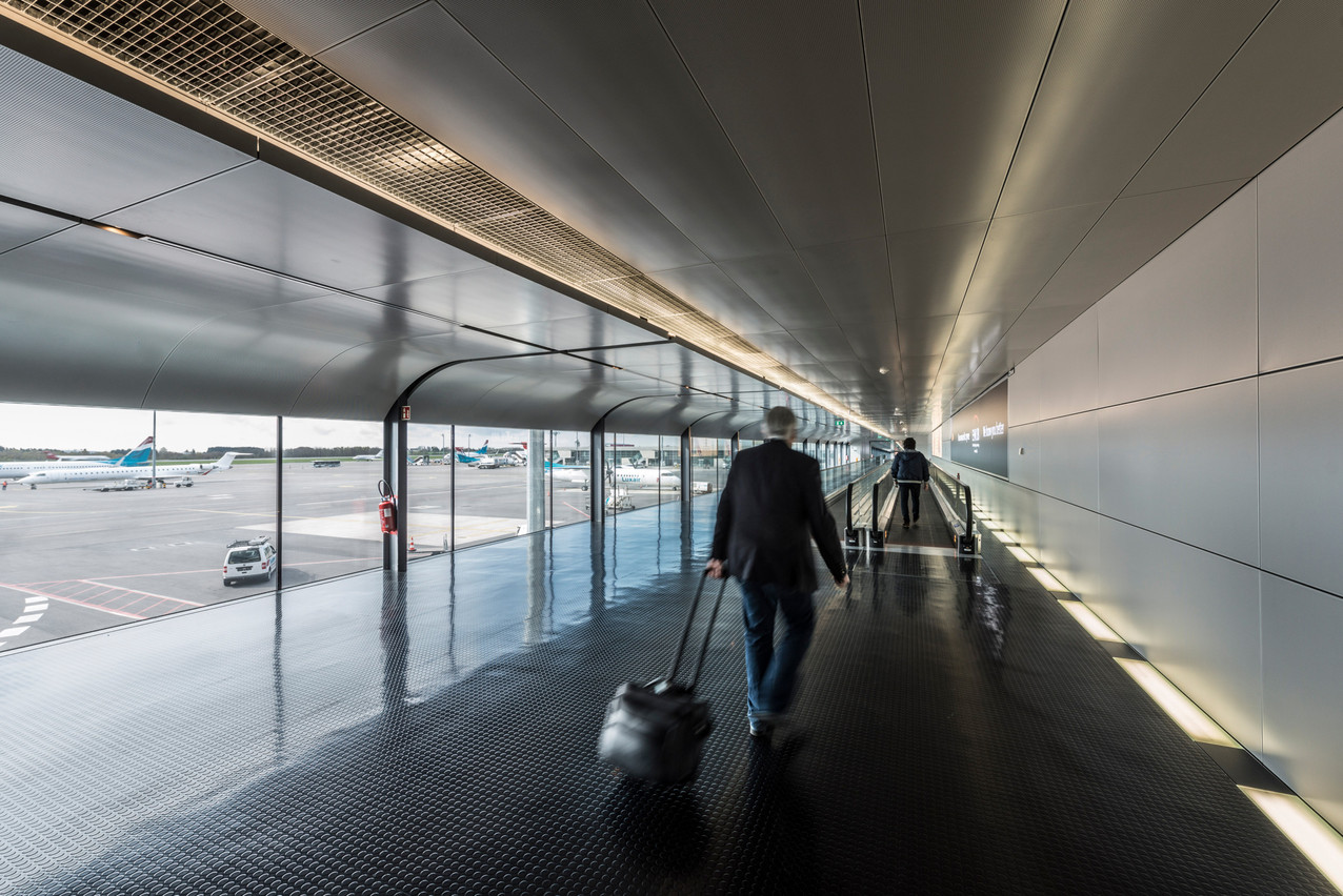 Les passagers choisissant le tarif Light peuvent toujours emporter un bagage en cabine en plus d’un effet personnel, précise la compagnie. (Photo: Anthony Dehez/Maison Moderne)